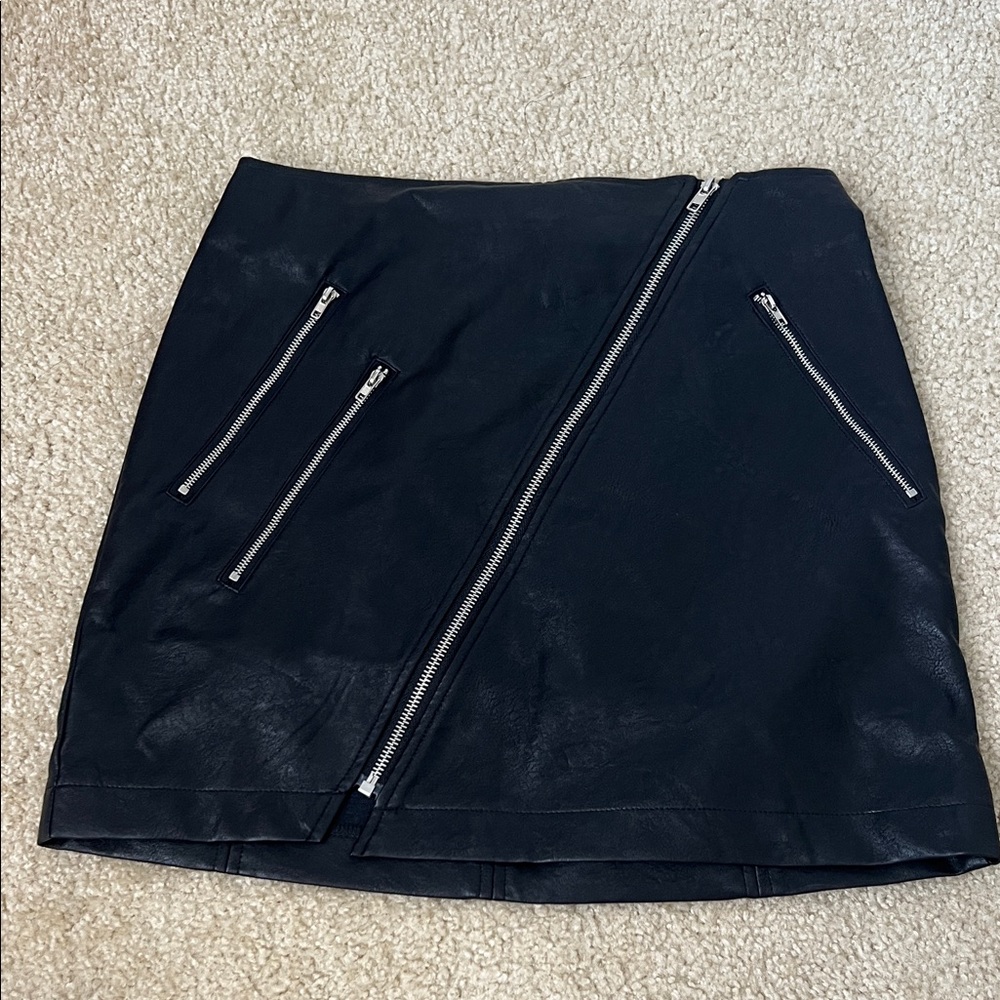 Mittoshop Black Mini Skirt with Zipper Accents